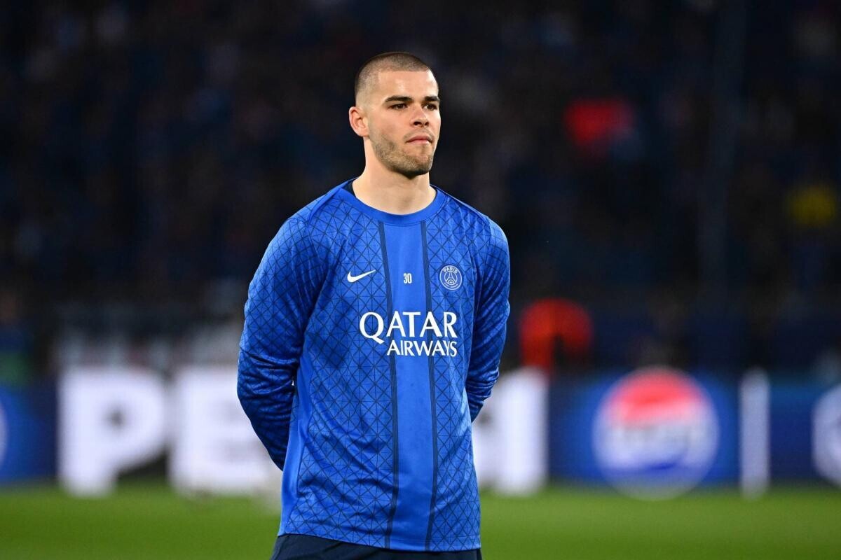 lequipe's tweet photo. La situation de Lucas Chevalier au PSG a attiré l'oeil de plusieurs clubs européens. Les Turcs de Besiktas ont tâté le terrain ces derniers jours.

➡️ https://t.co/XclyOodjHT https://t.co/81xZeEVNOz