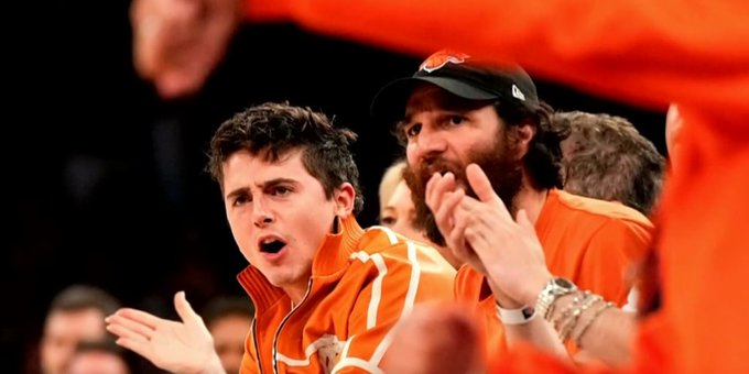 DeUltimoM's tweet photo. Timothée Chalamet y otras celebridades asistieron al tercer partido de la final de la NBA. https://t.co/SwCoSh5EmX