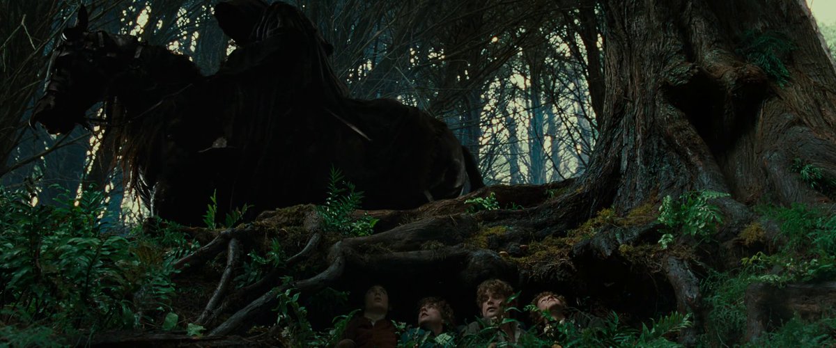 LostInFilm's tweet photo. Watching 'The Fellowship of the Ring' in theaters back in 2001 was an incredible experience. Peter Jackson adapted Tolkien with a respect few directors could ever match. Howard Shore’s music and Andrew Lesnie’s cinematography elevate the film into something unforgettable. https://t.co/7Cqc40qNi1