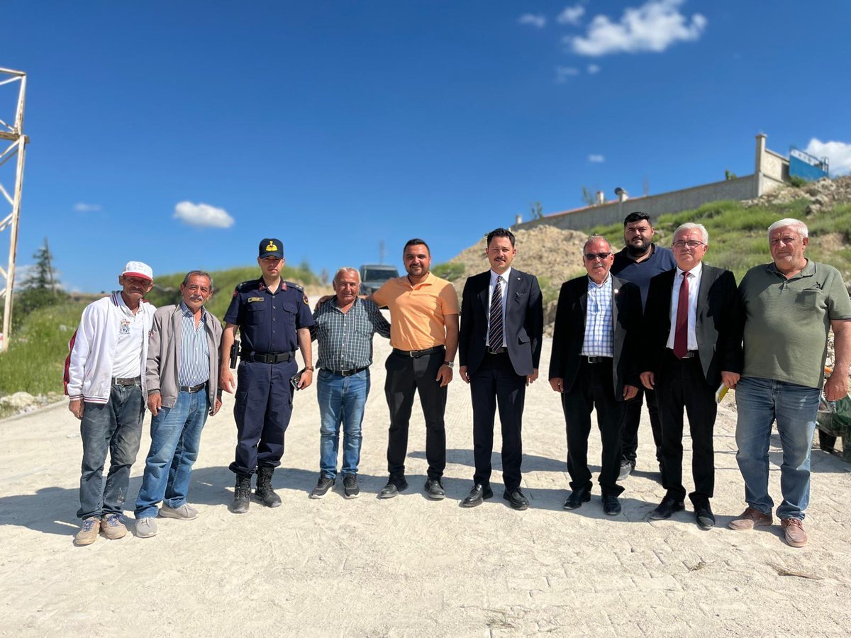 DeliceKaymakaml's tweet photo. 1)
📍Doğanören Köyü
📍Küçükavşar Köyü
📍Elmalı Köyü

Kaymakamımız Tugay CİNGİRT, Doğanören, Küçükavşar ve Elmalı Köylerimizde yürütülen kilit parke taşı döşeme çalışmalarını yerinde inceledi. https://t.co/QQ41VRAVHj
