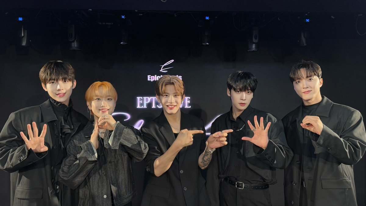 EPTS_official's tweet photo. [📸]

Zepp때 만나요🩵

#EPTS #EPICTRAVELS #에픽트레버스
#zepp #osaka https://t.co/40vseM4Ubk
