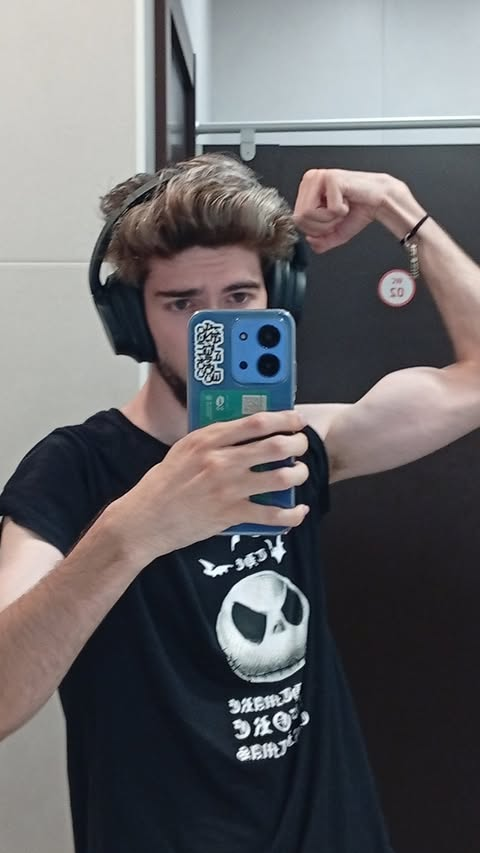 Tailosrx_'s tweet photo. Durísimo el entreno de hoy, he batido records en casi todos los ejercicios (en uno he podido añadir 10kg mas) https://t.co/pVYiUKKlFj