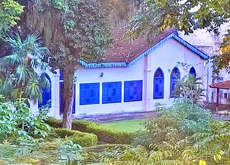 jornalnota's tweet photo. LITERATURA! 🚨 Capela onde Machado de Assis se casou reúne diversos órgãos de preservação no Cosme Velho para impedir demolição! ⛪📚

Ofícios enviados ao Iphan, Inepac e IRPH pedem informações sobre a proteção patrimonial de área histórica ameaçada por um possível empreendimento imobiliário, informa matéria do Globo.