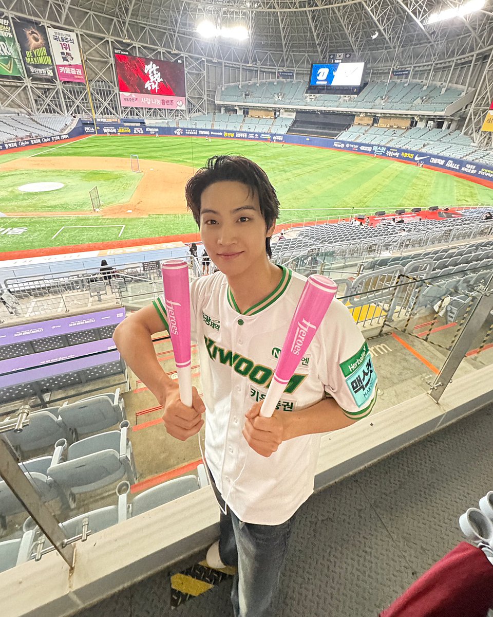 OnRedDevil1's tweet photo. ชอบจัง B_ONAIR แวะมาออนบ่อยๆนะคะ
ชอบๆ 🤗🤗🤗🥰😍😘

#B_ONAIR
#JAYBThrowsTheFirstPitch
#JAYB #제이비 #528Hzkr https://t.co/5scBv1u5YZ
