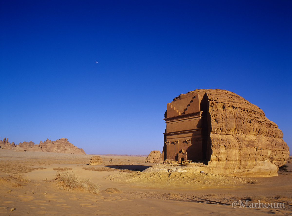 Marhoum's tweet photo. Without that Moon, I wouldn't take this composition.
It filled the empty sky so perfect.
Alfareed palace in #alula #SaudiArabia
taken by a #Pentax67 with a #Kodak #E100VS film in 2007.
#Photography #MediumFormat https://t.co/XhbJK9a66f