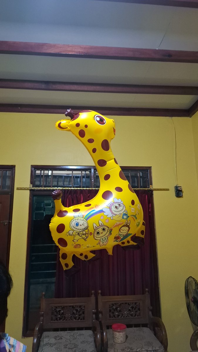abcdoamadt's tweet photo. Dulu selalu mempertanyakan tukang balon tuh siapa yang beli ya?
And here I am... Aku sudah di fase rela ke pasar malem cuma buat beliin anak gue balon. Tjoyyyyyyyyyyyy time flies so fastttt https://t.co/t2NXLnn4fg