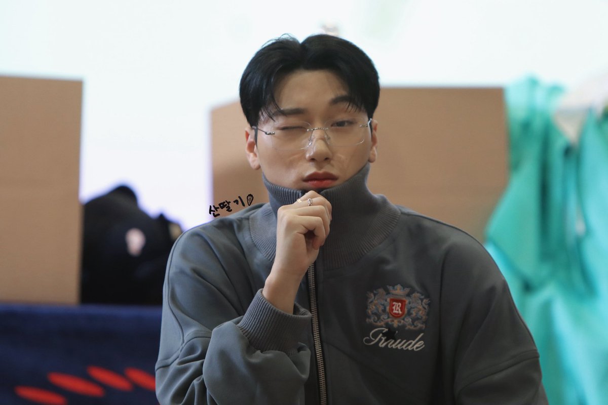 mountberry0710's tweet photo. 240609 점프업 

윙크 ⭐︎~( -_・)

#SAN #ATEEZ #최산 #에이티즈 https://t.co/6JtKXdqO5u