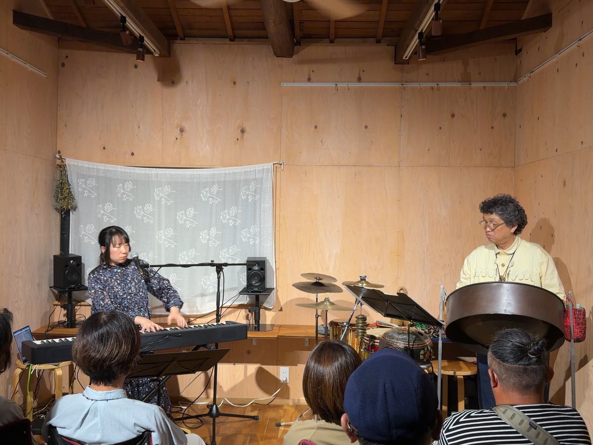 hidexxtarmin's tweet photo. 滝の茶屋のファボリータ初見参
押谷沙樹さん山村誠一さん
スティールパンにサックスにパーカッションにリコーダーとどんだけ多彩⁉️多災でダサい私にはついていけません。どれだけ高度な事をしてもそうは感じさせないユーモアとフレンドリーさ。沙樹さんとの相性も抜群‼️
これからの共演も楽しみ😊 https://t.co/cLQG9J9OGo