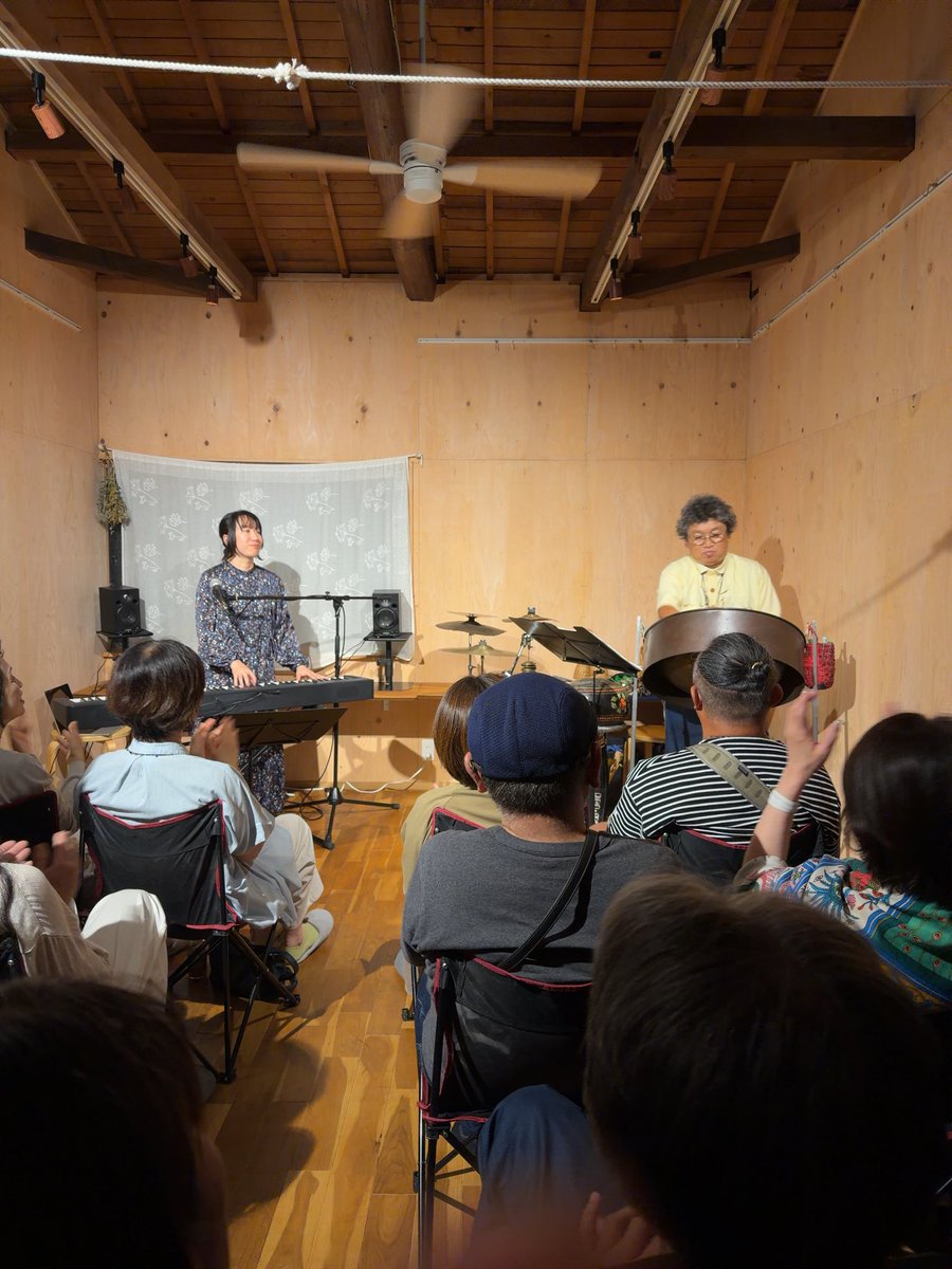 hidexxtarmin's tweet photo. 滝の茶屋のファボリータ初見参
押谷沙樹さん山村誠一さん
スティールパンにサックスにパーカッションにリコーダーとどんだけ多彩⁉️多災でダサい私にはついていけません。どれだけ高度な事をしてもそうは感じさせないユーモアとフレンドリーさ。沙樹さんとの相性も抜群‼️
これからの共演も楽しみ😊 https://t.co/cLQG9J9OGo