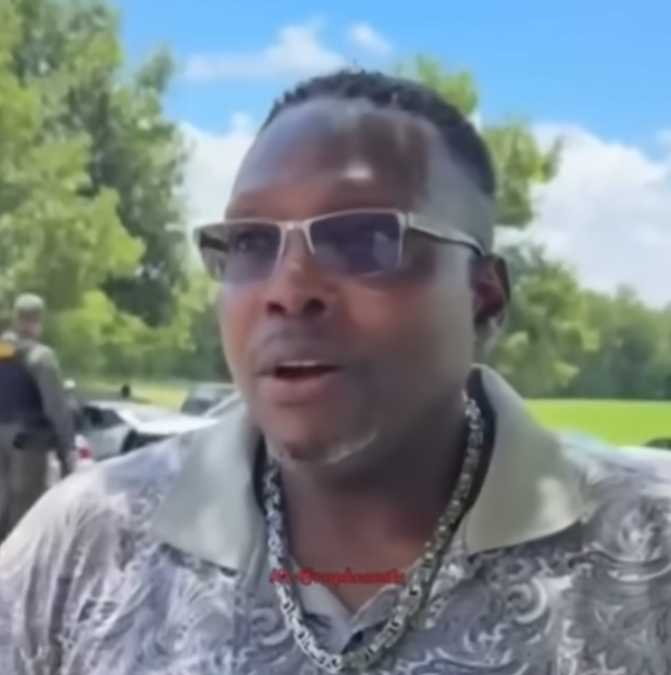 Pro2aCiv's tweet photo. Given the out right lies of this induvial. 

He needs to be sued into oblivion by the families of the kids who were under that tent, for the malicious defamation of the kids. 

To bad Texas doesn't have a criminal statute for defamation. https://t.co/Zc0tSgbajz