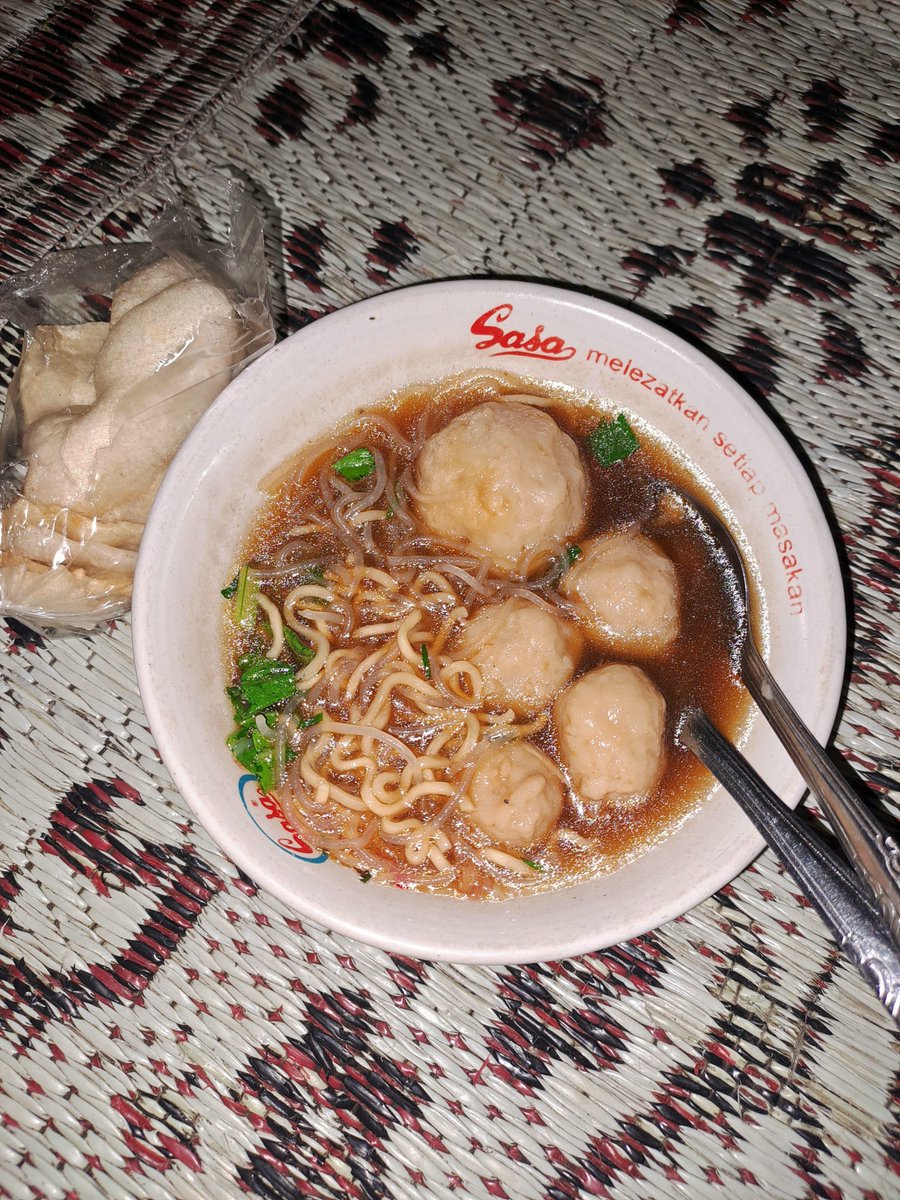 hai_din1's tweet photo. Saat semua harga naik, masih ada yang jual bakso seporsi 7rb 🥹. https://t.co/GPFRhA83FU