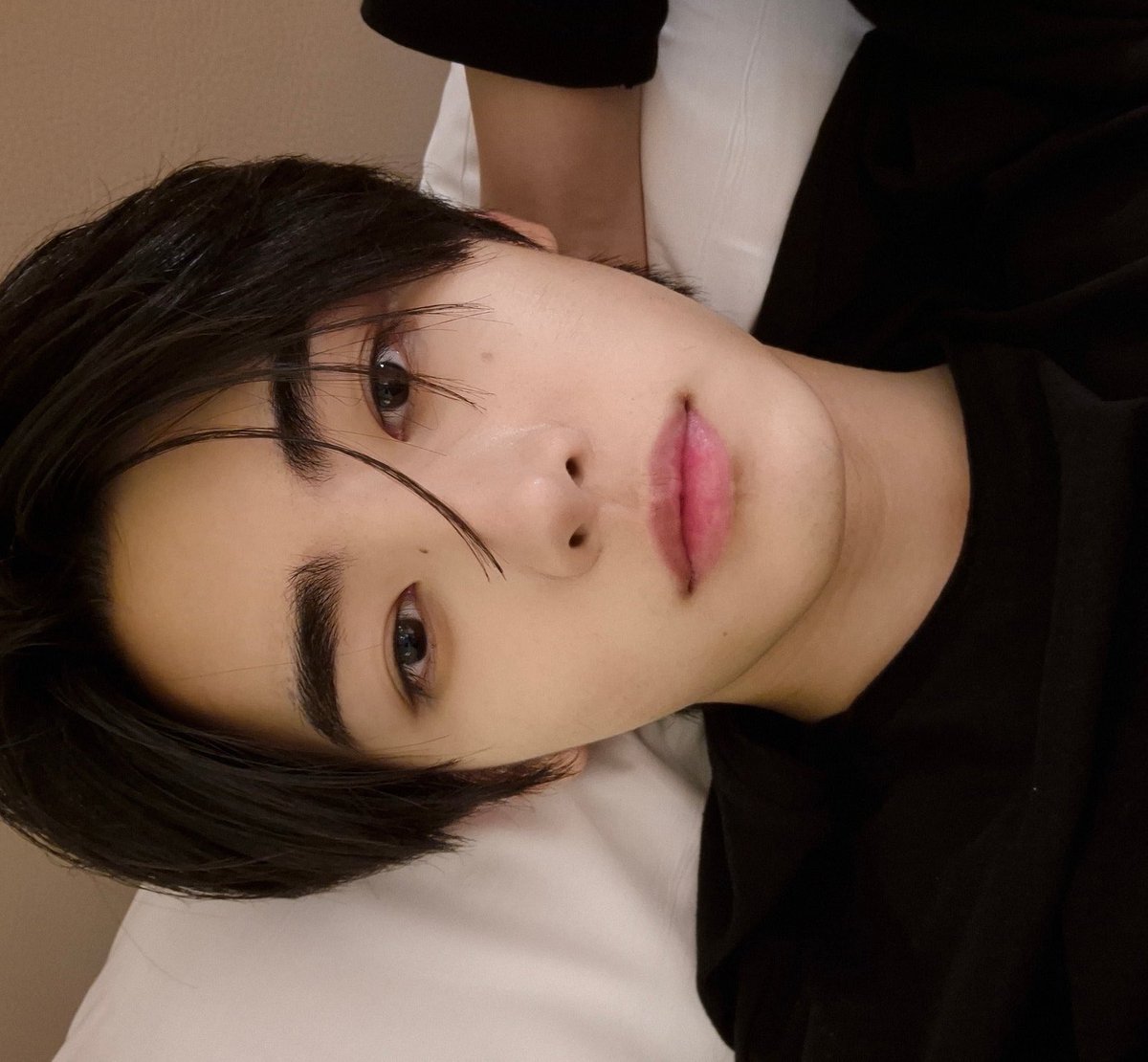 pshmew's tweet photo. oh pretty dark brows https://t.co/L6AjPqRGPw