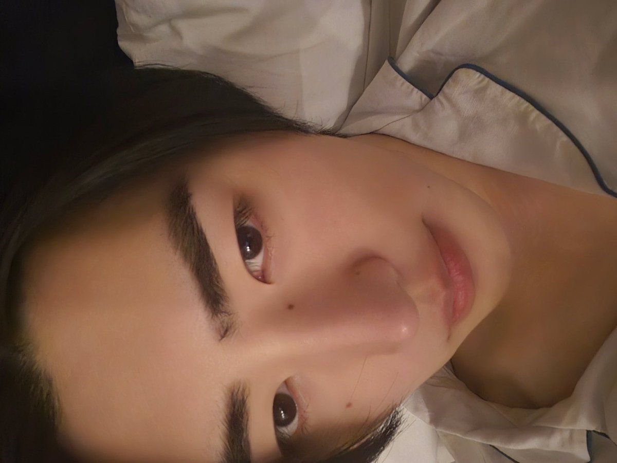 pshmew's tweet photo. oh pretty dark brows https://t.co/L6AjPqRGPw