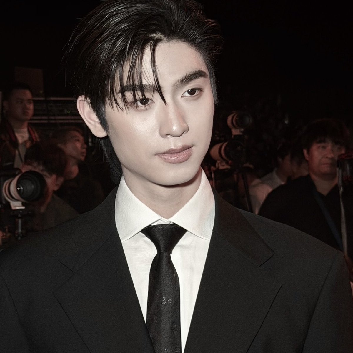 baethojiro's tweet photo. พ่อหน่ะ สมัยหนุ่มๆหน่ะ ต่อให้ยืนกับคนเป็นร้อยพ่อก็จะโดดเด่นขึ้นมา แบบ ออร่าอะจมูกโด่งเป็นสัน ปากสีชมพู สูง คือหล่อมากอะ สาวๆมาติดเยอะ แต่เขาก็ชอบแม่ . . 📼🤎 https://t.co/98q9VZsKq2