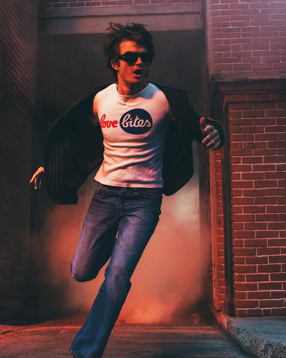 djollibeee's tweet photo. need him to bring this outfit back https://t.co/r6IXunOFzB