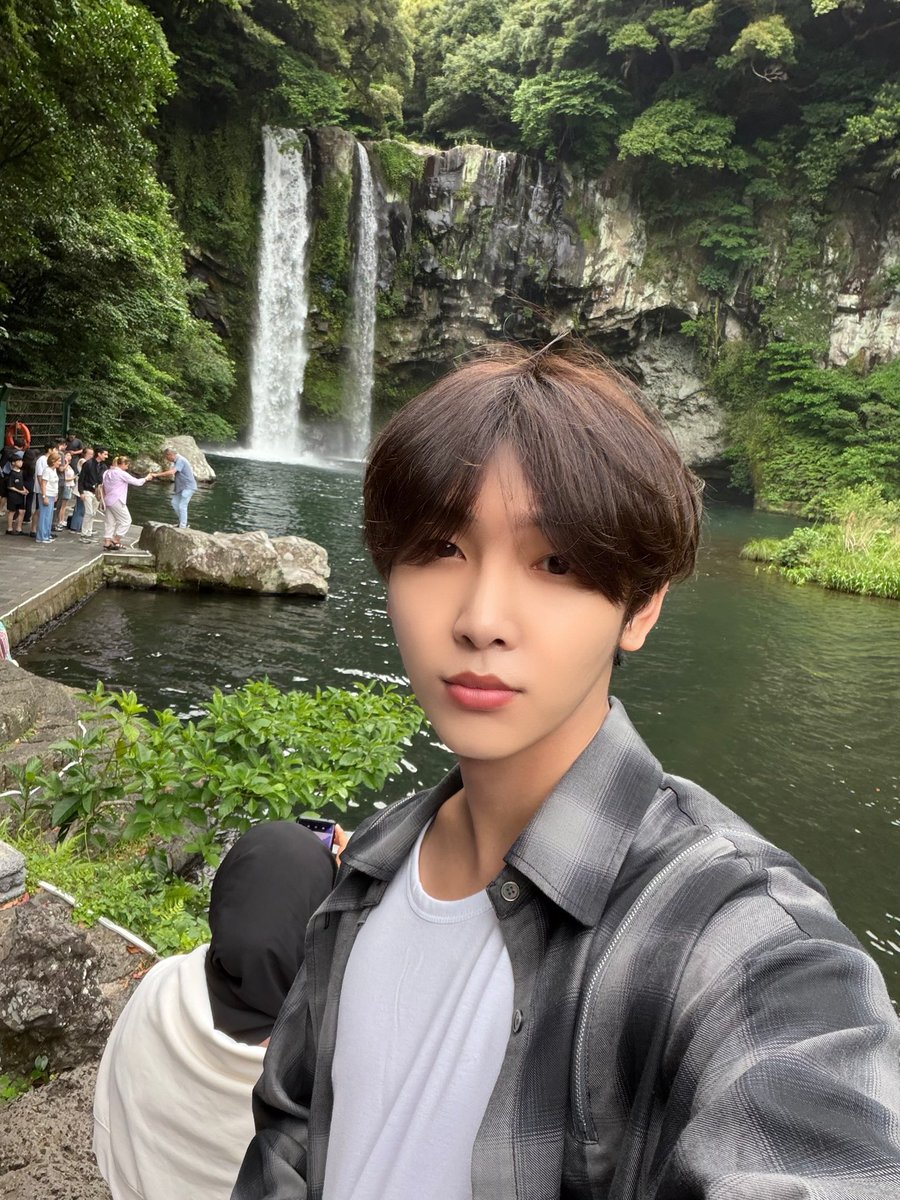 WAKER_official's tweet photo. 슬립퍼 나랑 떠나자~~🫶🏻

#WAKER #웨이커 #ウェイカー
#고현 #KOHYEON https://t.co/7kFMqEyhb9