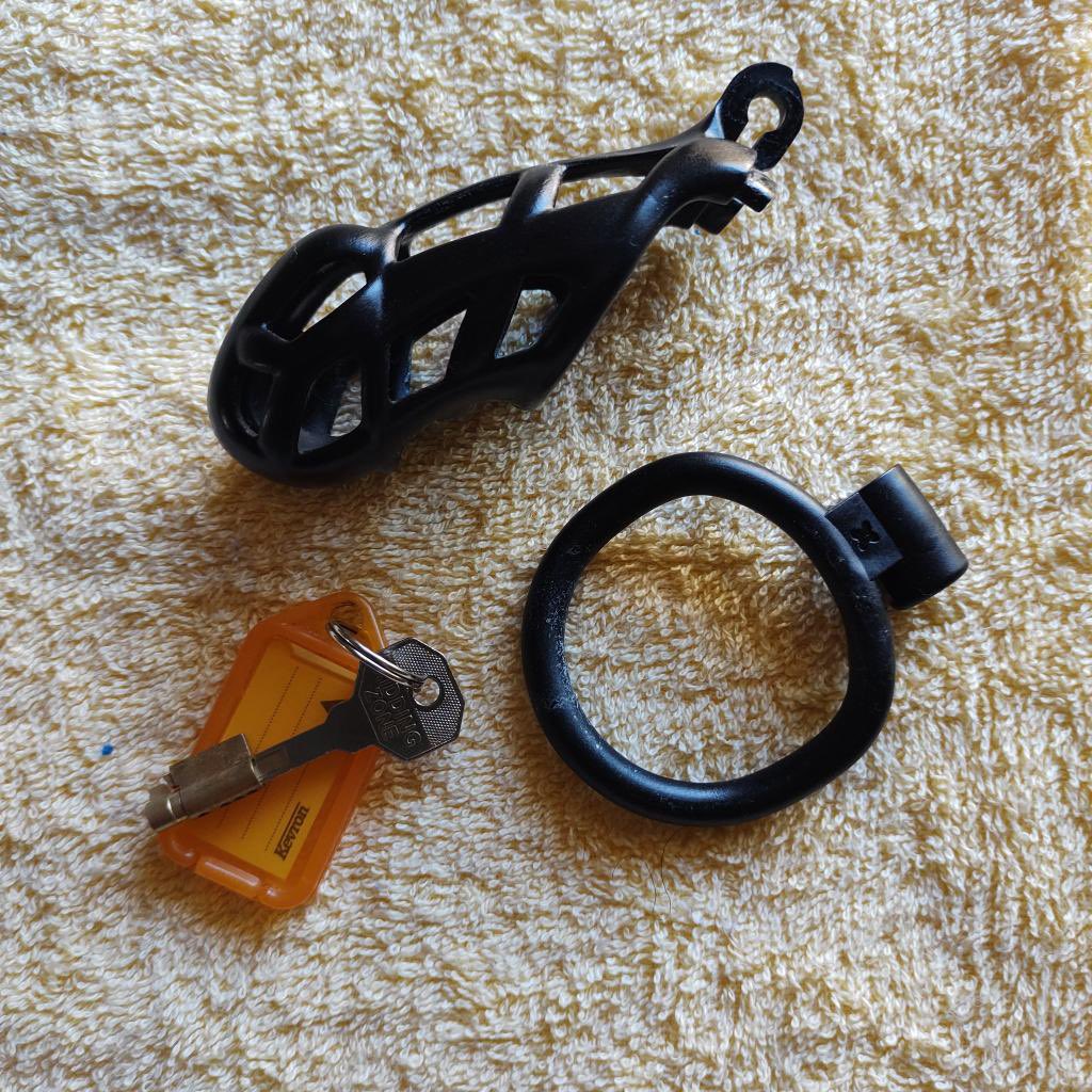Herrin_Viking's tweet photo. Ich bin neugierig. Wie lange warst du am längsten eingesperrt? 🔐🖤😏 https://t.co/PWgt1zTMJG