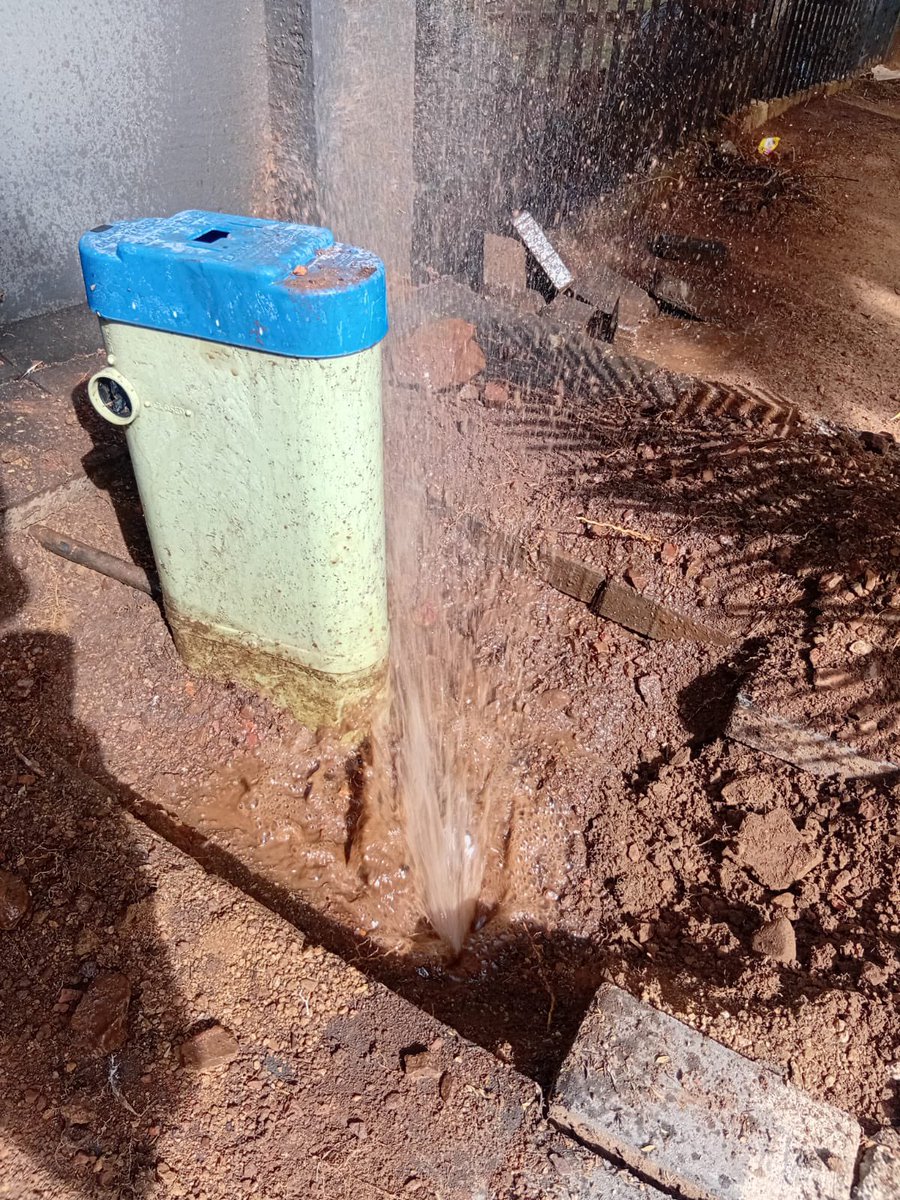 Flora_Monama01's tweet photo. Our teams uncovered an illegal water bypass connection at 108 Kiaat Avenue and immediately disconnected all services.

Tampering with municipal infrastructure undermines service delivery and will not be tolerated. 

@CityTshwane https://t.co/veuXlbKxT3