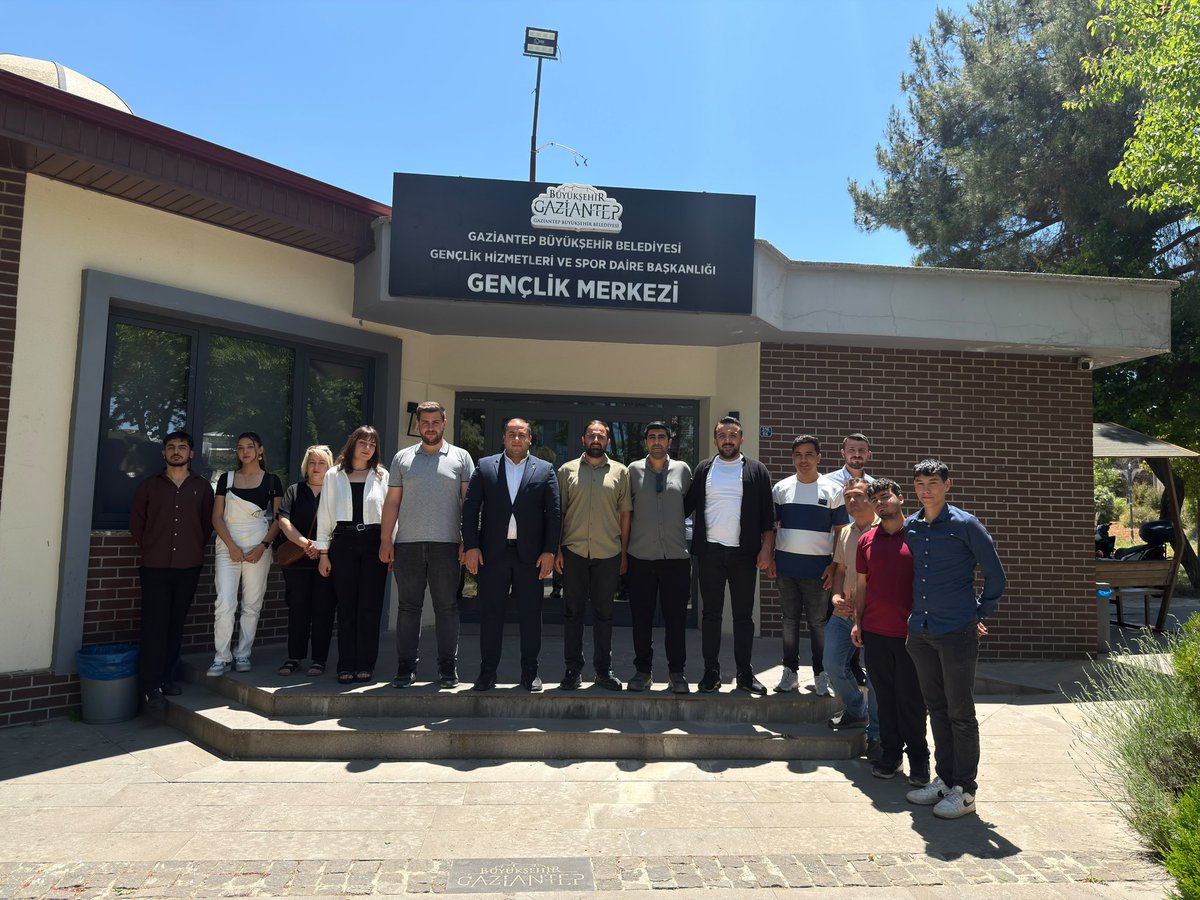 mikramarslan's tweet photo. Gaziantep Üniversitesi’nde final haftası dolayısıyla üniversiteli genç kardeşlerimizi, İl Başkan Yardımcılarımız Furkan Kuşarı ve Burak Bakar ile birlikte ziyaret ettik.

Sınav sürecinde gençlerimizin heyecanına ortak olduk, başarı dileklerimizi ilettik. Tüm kardeşlerimize gönülden başarılar diliyoruz!

@avyusufibis 
@osmannazlier 
@ferdisenel25 
@avmustafadurmus 
@AKGenclikGM 
@akgencsahinbey