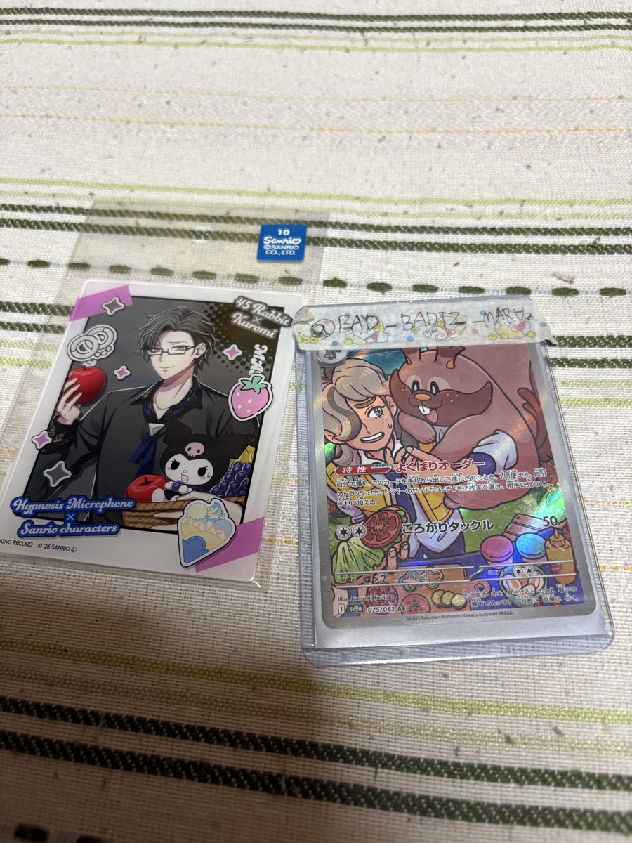 BAD_BADTZ_MARUz's tweet photo. 【交換】ヒプノシスマイク ヒプマイ サンリオ 特典  イラストカード アクリルバッジ 缶バッジ

（譲）缶バッチ　二郎、理鶯
　　アクリルカード
　　⭐️銃兎　理鶯　二郎　零
　　特典　一二三　幻太郎

（求）　缶バッチ　一郎、銃兎、盧笙
　　　アルリルカード　左馬刻　一郎　盧笙
　↓ https://t.co/8auFOBywRW