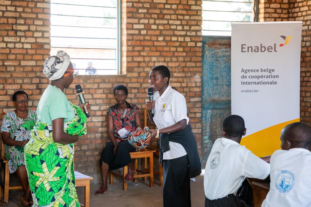 EnabelauBurundi's tweet photo. Grâce aux kits d’hygiène menstruelle distribués par notre projet #InderoKazoza à #Kirundo & #Cibitoke, des filles se sentent plus confiantes en classes.
Une enquête de satisfaction révèle que la proportion de filles manquant l’école pendant leurs règles est passée de 38 % à 16 %. https://t.co/dvK4fh9NvE
