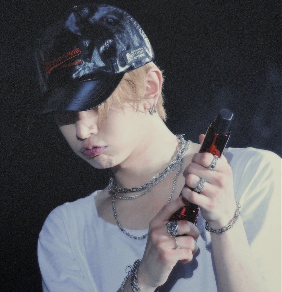 evanmix's tweet photo. pouthee https://t.co/pmsG3ORful