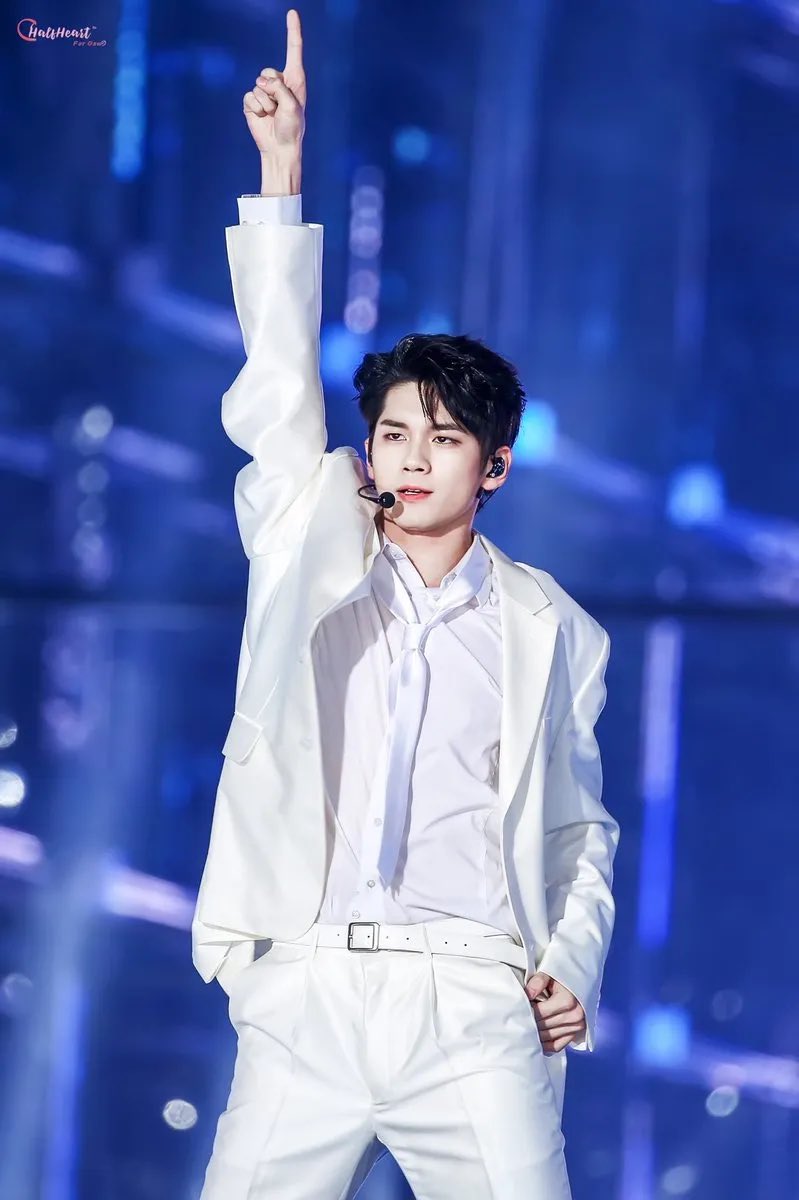 hamongg00's tweet photo. 옹성우 코어 https://t.co/6woFtffqb8