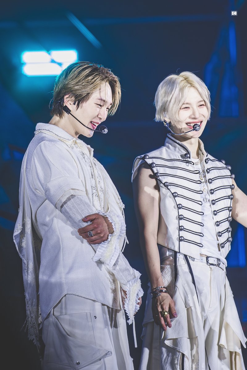 CH0_C0_C0's tweet photo. 260531 SHINee WORLD VIII
THE INVERT 인버트서콘

#샤이니 #SHINee 
#온유 #ONEW #태민 #TAEMIN https://t.co/MuAwPEwUTc