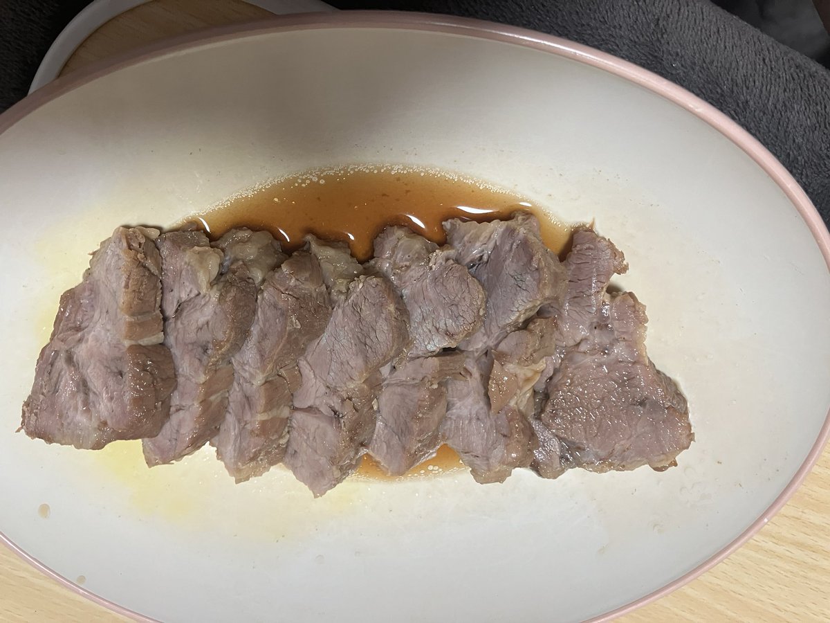 Roxy69wolf's tweet photo. チャーシュー作った！ https://t.co/62Lq0kD9GQ