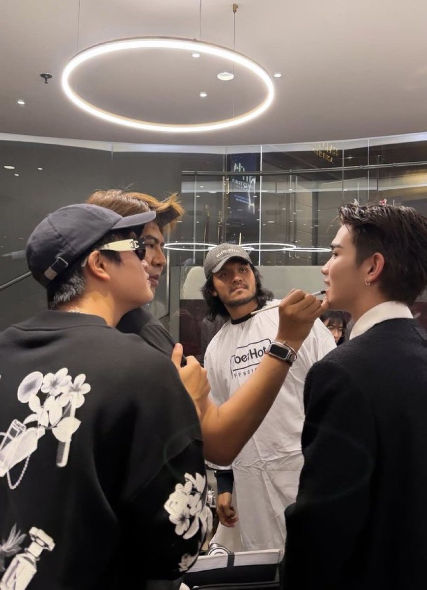 junoooqrd's tweet photo. ไม่มีตรงไหนบกพร่องเลย น่ารัก นิสัยดี ทำงานเก่ง ร่าเริง นี่ พี่ให้เลยทานตะวัน 10 ดอก to me you are always perfect https://t.co/hDFFHcDar8