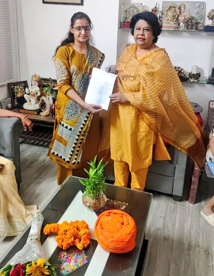 computer_sathi_'s tweet photo. आज @RCTA_official की प्रदेशाध्यक्ष @AmritaSing83030 जी के नेतृत्व ने

माननीय शिक्षामंत्री @madandilawar जी
भाजपा प्रदेशाध्यक्ष @madanrrathore जी
राष्ट्रीय सचिव BJP @alka_gurjar जी

से मिलकर कंप्यूटर अनुदेशक के कैडर संशोधन एवं विस्तार तथा वेतन विसंगति के बारे में विस्तृत चर्चा की https://t.co/bVCkwnMSVA