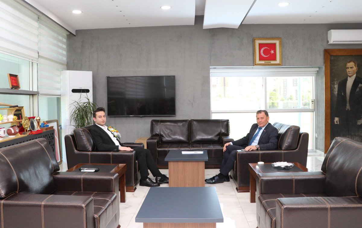 GSB_Kayseri's tweet photo. Sarız Kaymakamı Hüseyin Emre Çıral, Gençlik ve Spor İl Müdürümüz Ali İhsan Kabakcı’yı makamında ziyaret etti.
Gerçekleştirilen ziyarette, Sarız ilçesinde gençlik ve spor alanında yürütülen çalışmalar ile planlanan projeler hakkında değerlendirmelerde bulunuldu. https://t.co/X3uqhiAT9H
