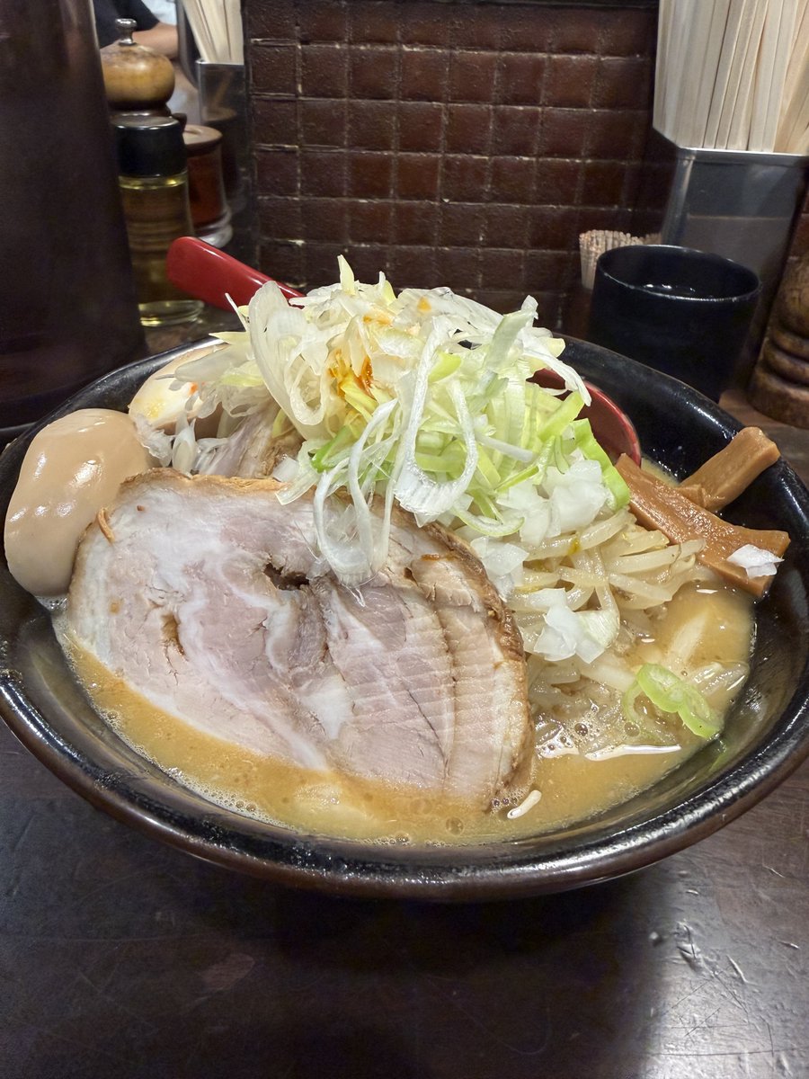 PkRHcP's tweet photo. いつも並んでるラーメン屋さんの並びが少なかったので吸い寄せられるように😋 https://t.co/MbzbblsSjg