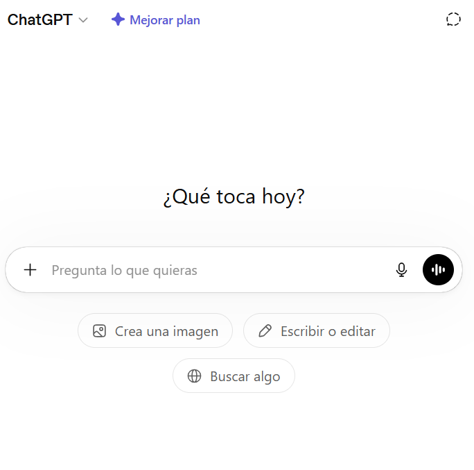 AlanDaitch's tweet photo. ¿Te preguntaste alguna vez por qué la IA es gratis?

Hablás con ChatGPT todo el día, te codea, te ordena las ideas, te resume papers enteros y los planes gratis son muy generosos. Los data centers cuestan miles de millones y cada chip sale una fortuna, ¿cómo puede ser?

Uno podría pensar que es por esa frase famosa que dice que si el producto es gratis, el producto sos vos. Pero acá hay algo más caro que tus datos.

Lo que te están comprando no es tu información. Es tu capacidad de pensar sin la herramienta.

Hay un término que se llama "descarga cognitiva": cuando tu cerebro sabe que algo lo va a hacer por vos, deja de hacerlo. Esto no es nuevo: el GPS, por ejemplo, te eliminó la memoria espacial. Cada herramienta te quitó un músculo y vos ni te enteraste. Pero la IA juega a otra escala porque estamos hablando de nuestra capacidad general.

Hay estudios serios que muestran que cuanto más usás la IA para pensar, peor pensás cuando no la tenés. Y tiene sentido: un músculo que no entrenás se atrofia.

Por eso, el modelo gratis tiene una lógica clara: te abre la puerta, te engancha, la herramienta se vuelve imprescindible y un día ya no sabés trabajar sin ella. Esa es la estrategia para que seas un cliente de por vida.

Yo uso IA todo el día, así que no creo que la salida sea evitarla. Lo más importante es usarla de copiloto para que piense con vos y no por vos. Aprendé de los temas que consultás, revisá lo que te responde, pedile distintas opciones y mantené tu criterio y razonamiento humano bien afilado. Porque lo único que vas a poder usar siempre gratis y te va a diferenciar del resto es tu cabeza.