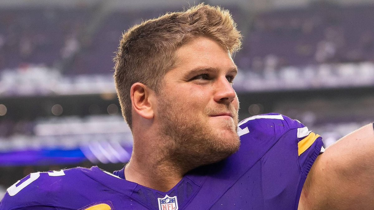 vikingzfanpage's tweet photo. Brian O’Neill is on the verge of receiving an extension for the #Vikings. How much per year do you think he’s worth? https://t.co/McUIWlPvWI