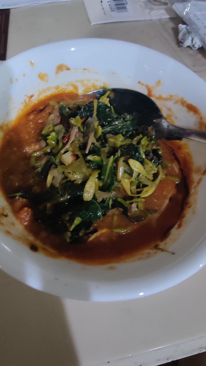 ninamii's tweet photo. Out here desecrating cuisines again. This time it's chunky (chicken) bolognese topped with tumis daun pepaya 😂 the flavors actually blend well https://t.co/dDYp3Dv2PQ