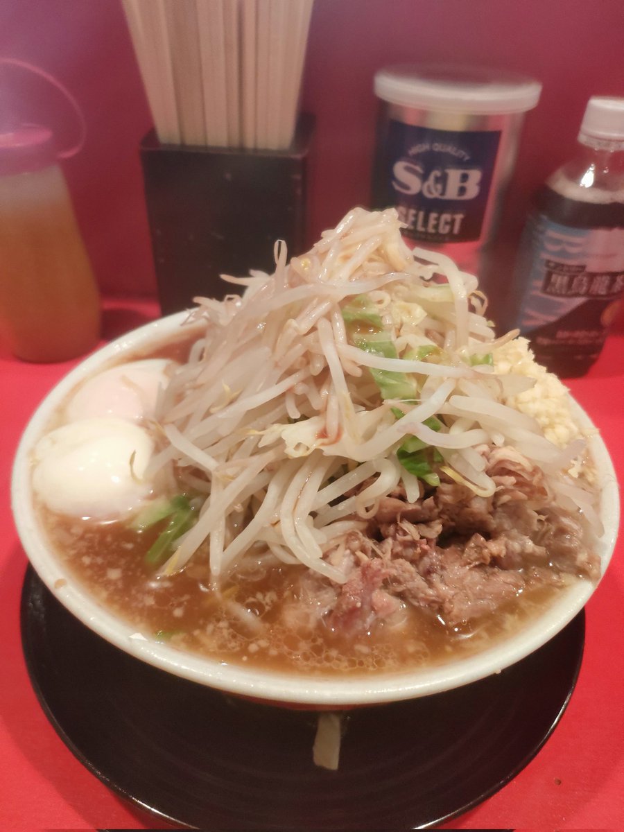 xkuZOLj2CxHHpMG's tweet photo. ラーメン二郎府中店

旅人に誘われ

小ラーメン　温玉W　コールニンニク

週頭の濃ゆい菩薩汁　ほぐれた豚が二郎ノスタルジックな感じでたまらないのよ　ご馳走様でした🙇 https://t.co/CnhE0U28nA