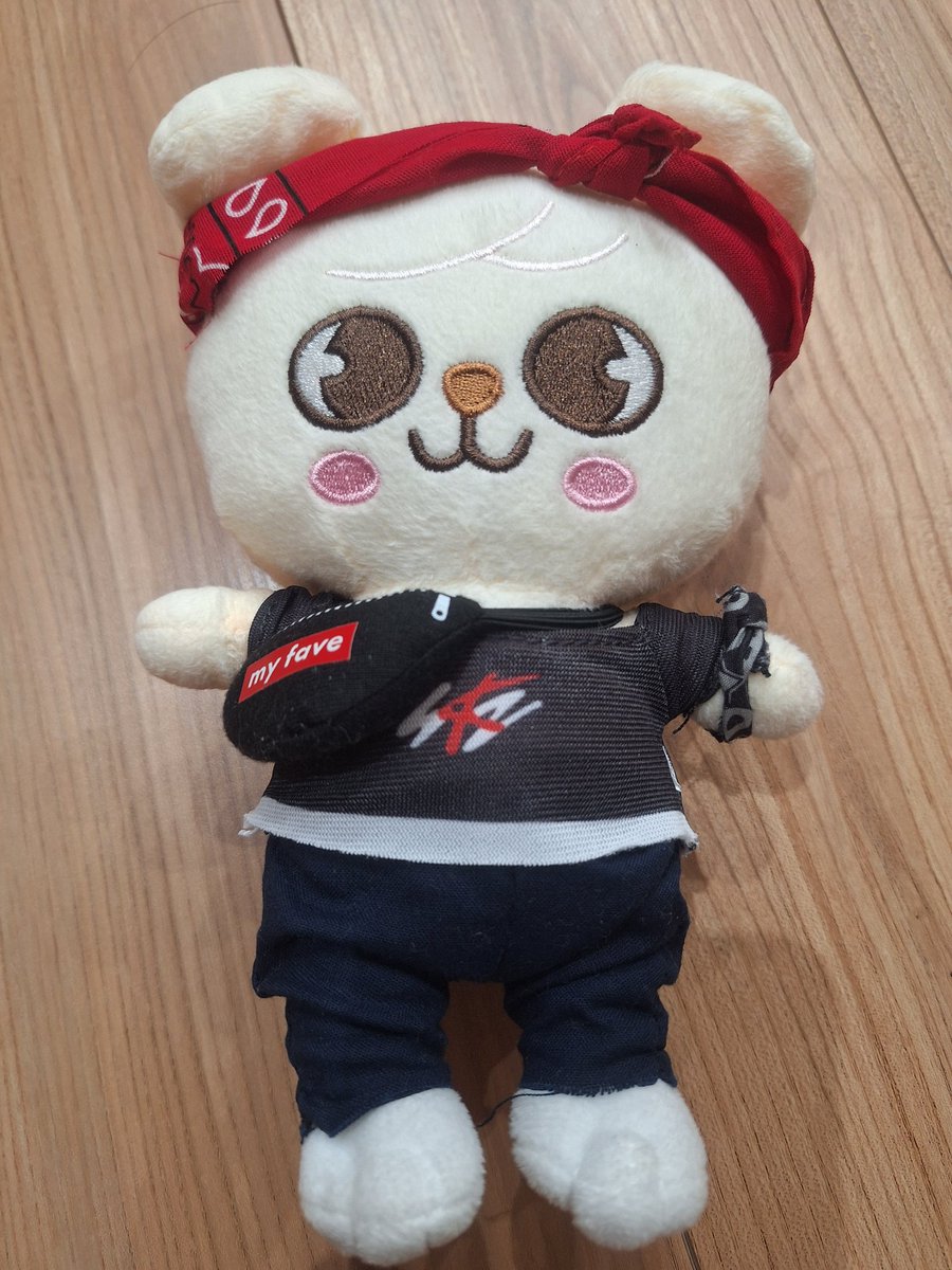 kobakozumaru's tweet photo. Tシャツも同じくしたかったが、ちと断念。このDOMINOの衣装が好きだからパピームも衣替えだ!!
#straykids
#SKZOO
#パピーム
#スンミン
#DOMINO https://t.co/3NczPG2QJz