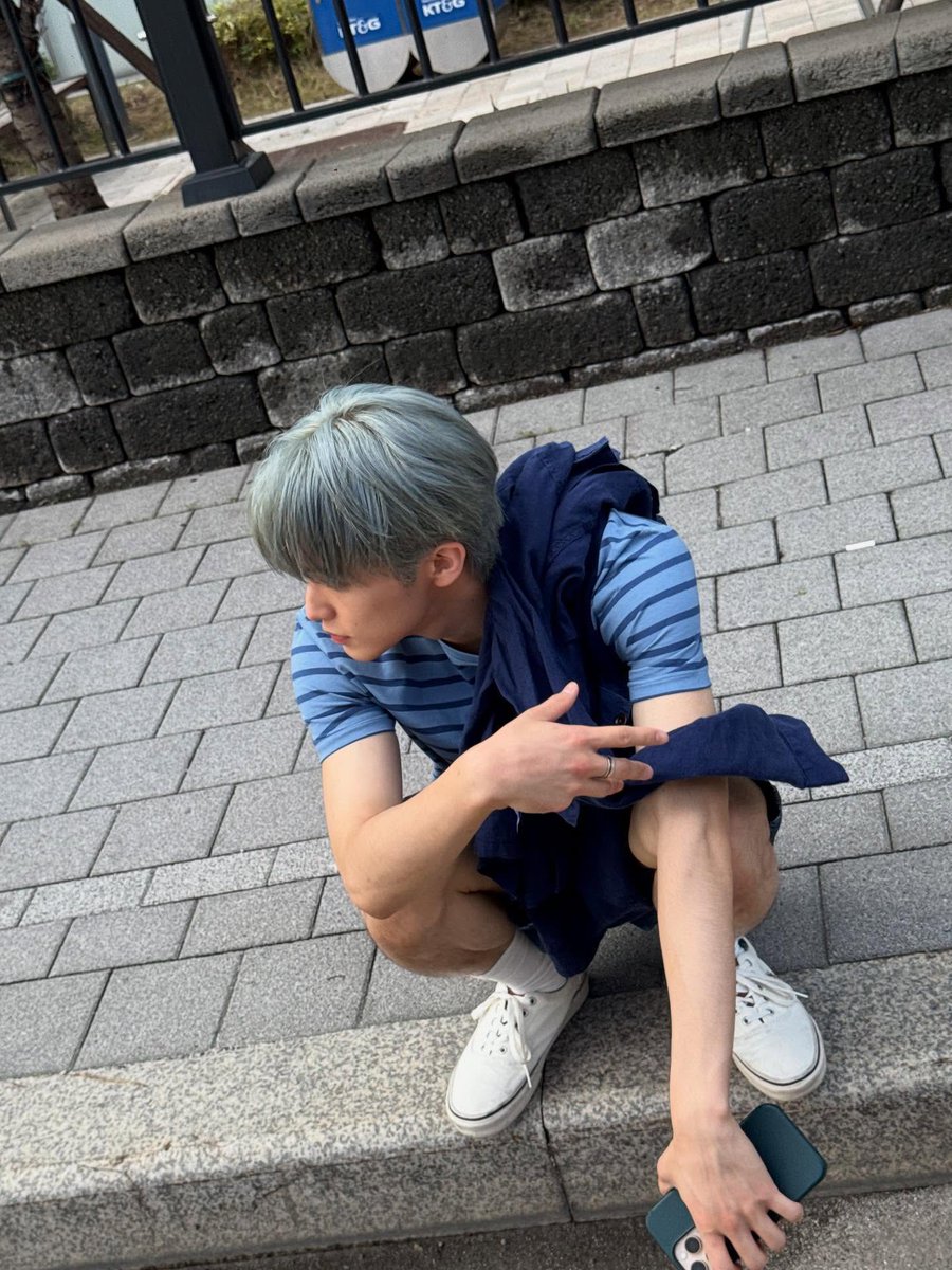 onyourelle's tweet photo. ชอบสีฟ้าไม่พอ ยังเหมาะกับสีฟ้ามาก ๆ อีก ㅠ_ㅠ 💙🩵 https://t.co/0fm8ochYzS