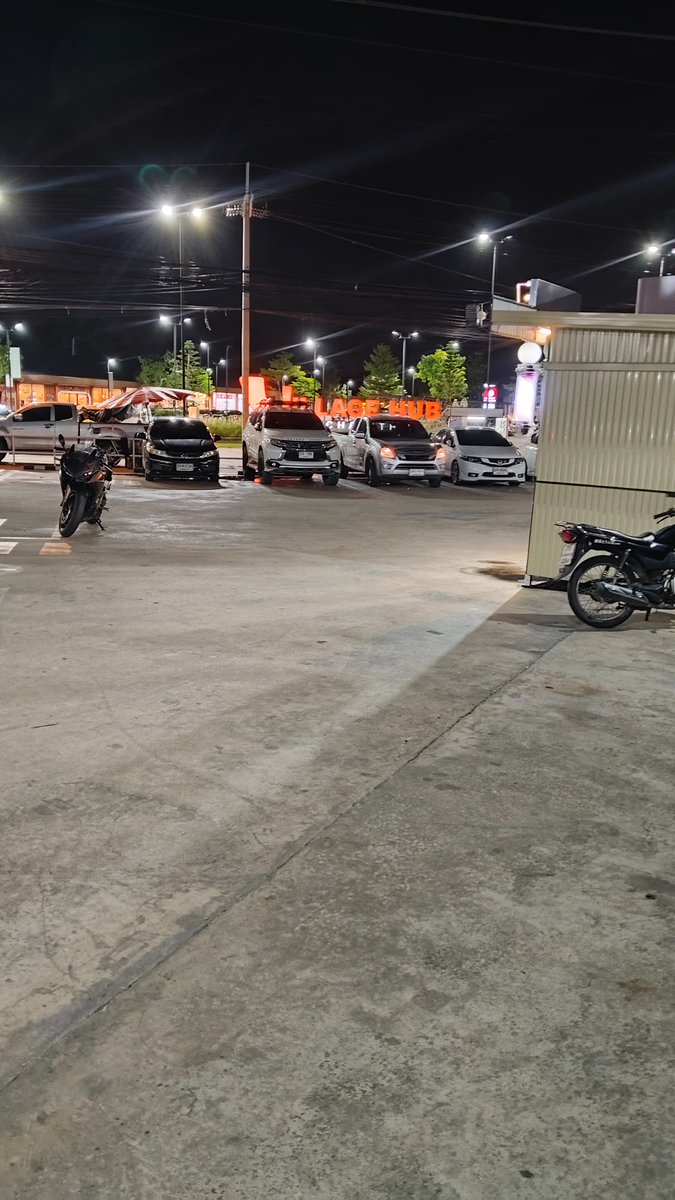 minibike01's tweet photo. วิ่งงาน line man วันแรก ยังไม่ได้ งานเลย 😭 https://t.co/Uad90ozPTX