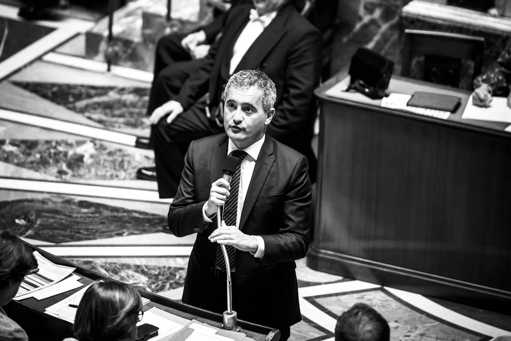 Clemence_Guette's tweet photo. Insupportable séance d'hypocrisie du gouvernement sur l'affaire Lyhanna.

Un par un, les ministres Darmanin, Lecornu, Bergé, répètent la même chose :
- ils ne savent pas ce qu'il s'est passé,
- la faute est rejetée sur des dysfonctionnements individuels,
- ils ne mettront pas de moyens supplémentaires pour lutter contre les violences faites aux enfants.

Ces gens parlent, s'indignent, mais ne font jamais rien. Et les meurtres de femmes et d'enfants continuent.

Il faut écouter les associations : mettre les moyens nécessaires pour la justice, la formation et la prévention.