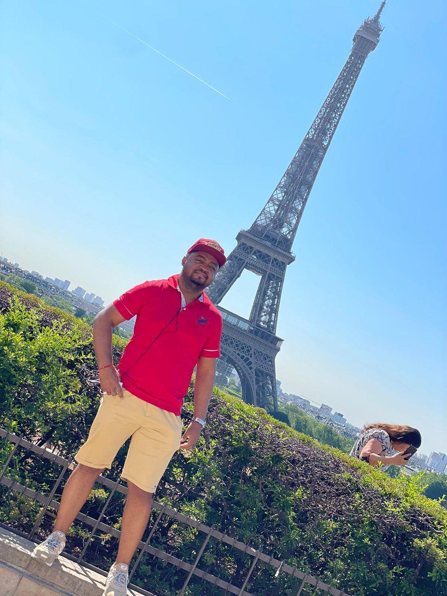 Divinestage15's tweet photo. Eiffel Tower https://t.co/9yGJTMi2VZ