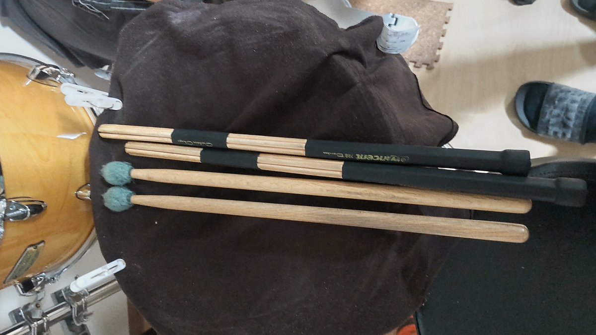 FF920's tweet photo. 今週6/12(金)いわきバロウズにて三ヶ田とくにおライブします🥁

ペンペンドンピーのレコ発いわき編！
先月に続いてまた岡地さんのドラム観れるぞ😆
地元勢も意外に久しぶりな皆で楽しみ♥

週末の夜是非遊びにいらしていただければ！
精一杯演ります♥
マレットやらロッズやら使うチャレンジ🥁 https://t.co/HUCDZP2AAN