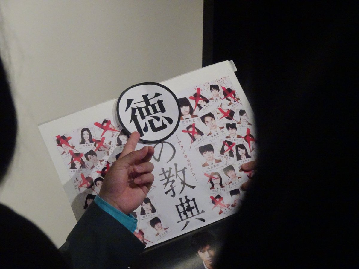 mgmstru's tweet photo. 徳原自宅でテレビ2
徳原旅行ってなんでもできて面白くてあり得ないかもしれない。笑顔で悪の教典の告知もできる。巨大全裸関西弁ドラキュラでR-1優勝してほしい！ https://t.co/ESb0ghlecE