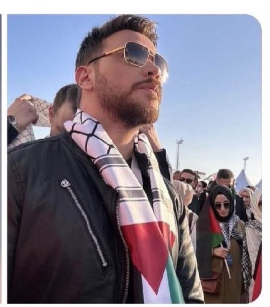 malikrvsم tweet media