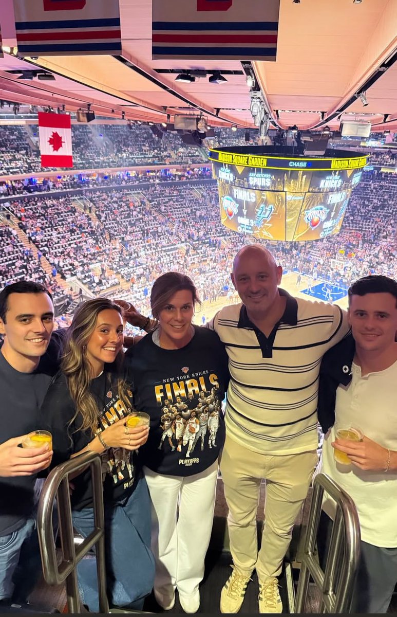 ryanpeek88's tweet photo. Amazing night with my family and friends. Blessed! https://t.co/HORYCvrRVg