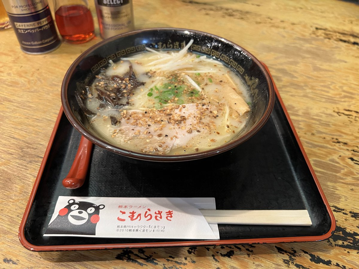 asshida's tweet photo. ありゃ‼️まだまだ時間がありますよってことで前回未食だった第二弾に来ちゃったのはやはり㊗️初訪麺の💁‍♂️

新横浜ラーメン博物館@新横浜

熊本ラーメン こむらさき 新横浜店

ミニ王様ラーメン

豚骨に鶏ガラをブレンドしたさらりとしたスープはすげぇ美味い😍ニンニクチップ最高🙌

ご馳走様でした🙏 https://t.co/iFfDryT2op