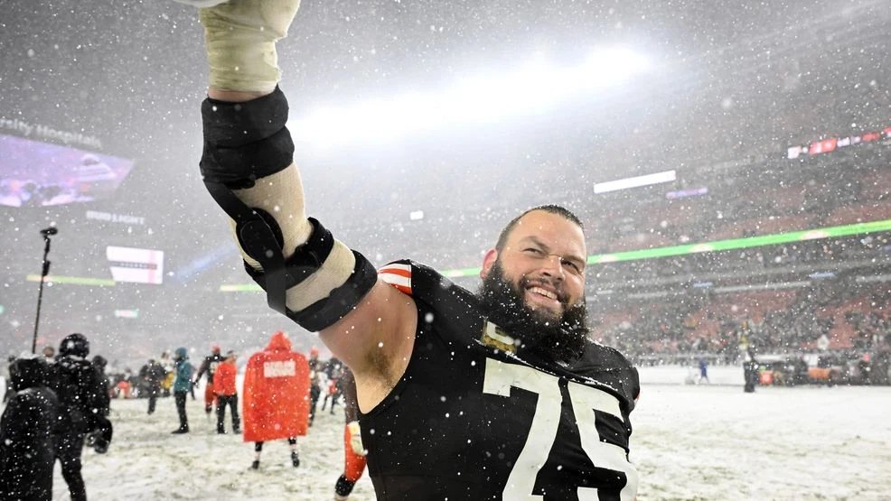 SleeperBrowns's tweet photo. "Truthfully, as time passed and my career kept going, there was never a point where I could envision myself in a different uniform. Wearing that orange helmet and being part of this franchise...I felt a loyalty to the Browns, and it gave me a sense of pride to represent a fanbase who is consistently loyal to us." 🥹

#DawgPound