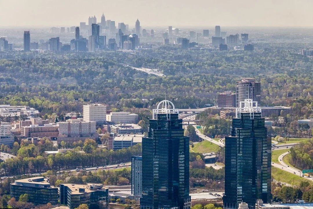 serioussea's tweet photo. @adotrdot42069 @denzelephant @SznPltts to a much lower degree than other cities. This is literally our skyline lol. You can be in Midtown Atlanta and find forest areas sporadically lol. And our suburban areas are worse, depending on where you go. Driving in Locust Grove, for instance, can be spooky at night. iykyk https://t.co/peYdfBKVVv