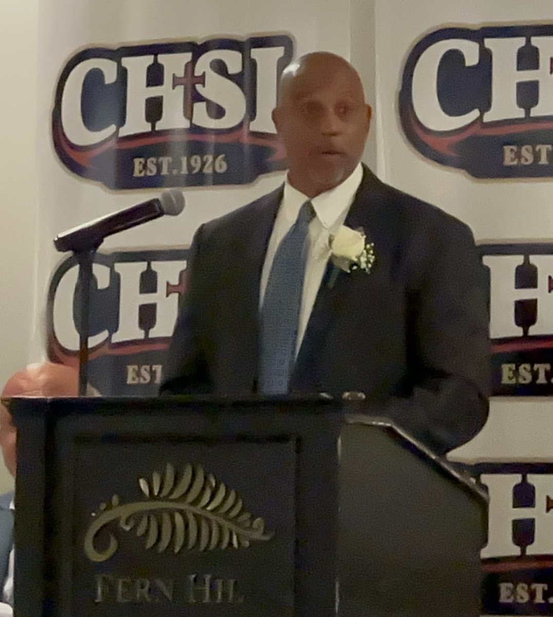 DivineChildAthl's tweet photo. Track and field Director and boys cross country Coach Randy Williams was inducted Monday night into the Catholic High School League Hall of Fame. Here is Coach's induction speech. Congrats, Coach. Well-deserved. @DivineChildSch @DC1958 @DCGirlsTF @DivineChildPrsh https://t.co/X0kx4WvehG
